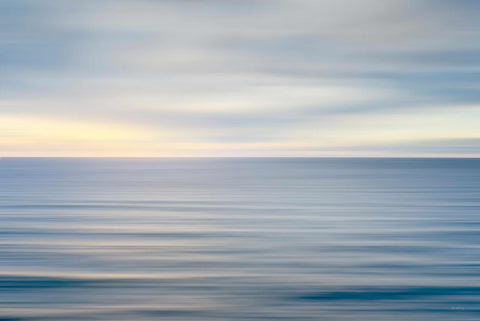 a blurry photo of a body of water